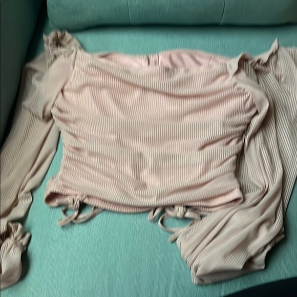 Pink Off the Shoulder Puff Sleeve Blouse from edge 💕😍so romantic - Picture 3 of 4